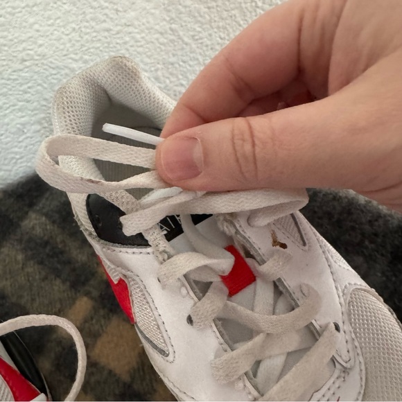 Streetwear Nike Kids Air Max IVO Running Shoes White Red Black 12C Sporty - Picture 8 of 11